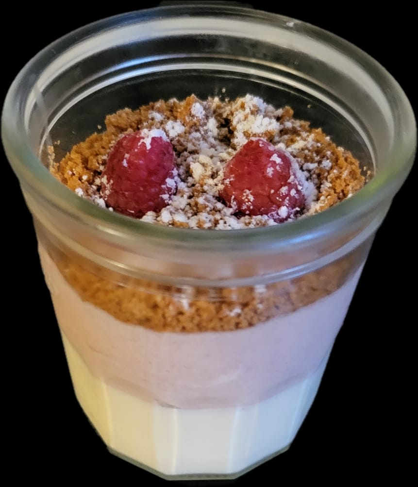 Verrine de Panna Cotta, Mousse Framboise et Spéculos : Une Délicatesse en Couche
